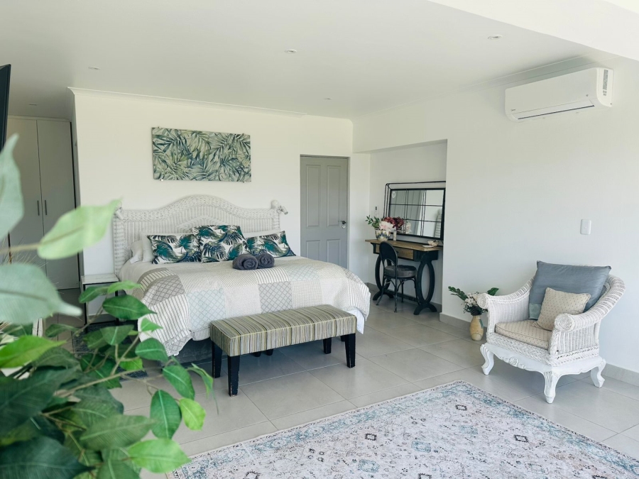 4 Bedroom Property for Sale in Herolds Bay Western Cape